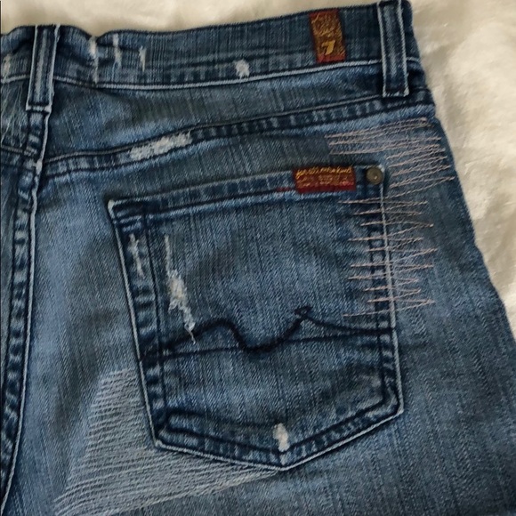 7 For All Mankind cutoffs w/thread detail. Sz.28 - Picture 5 of 8